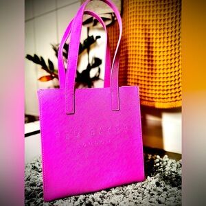 Ted Baker London: SEACON-652 Fuchsia Tote, size small/medium